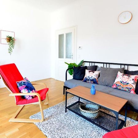 2 Bedrooms @ The U3 Subway Wien Exterior foto